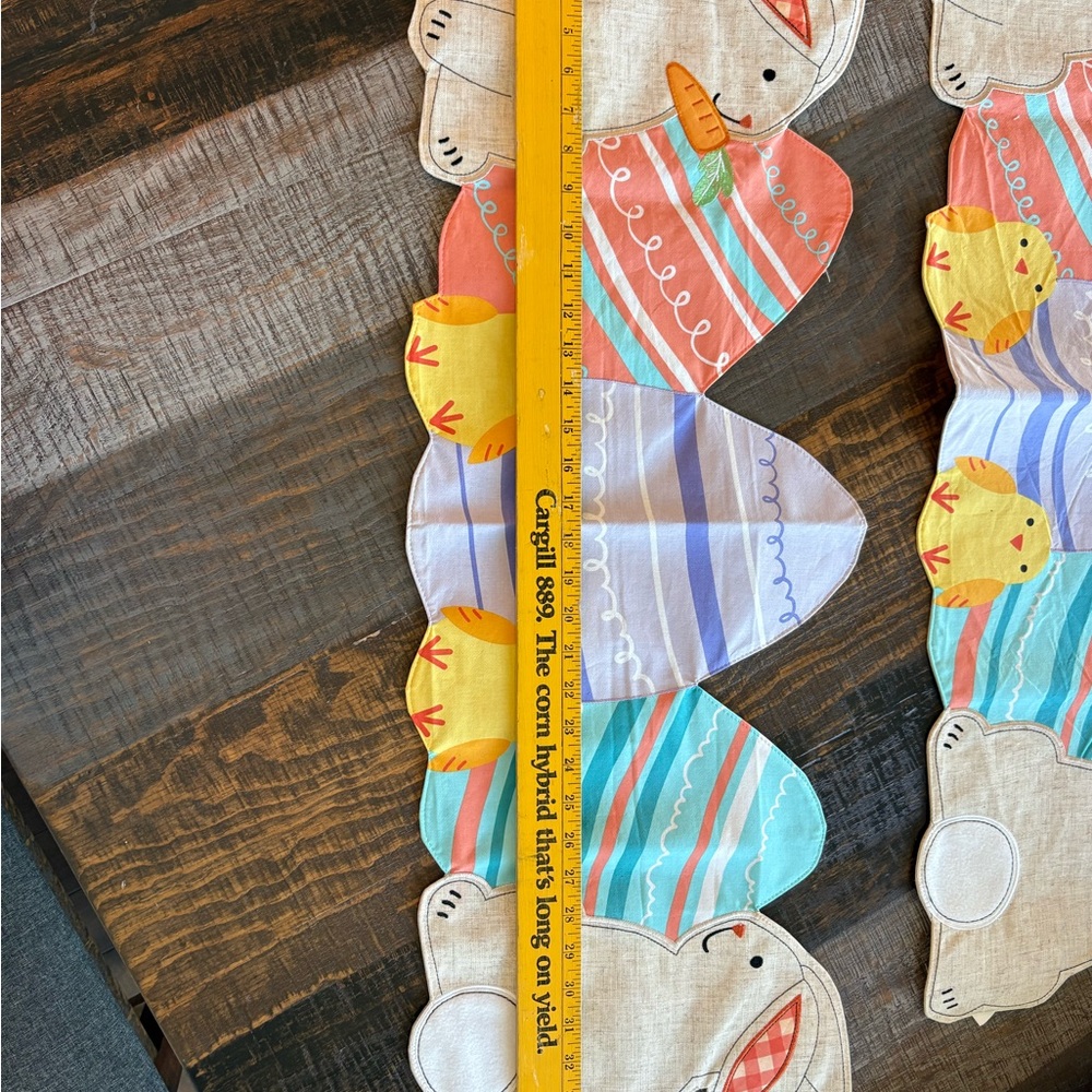 Easter table runner - Picture 2 of 3